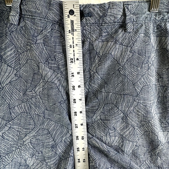 Banana Republic Mens Emerson Shorts 35 Blue‎ Leaf Print Travel Spring Break - Picture 11 of 12